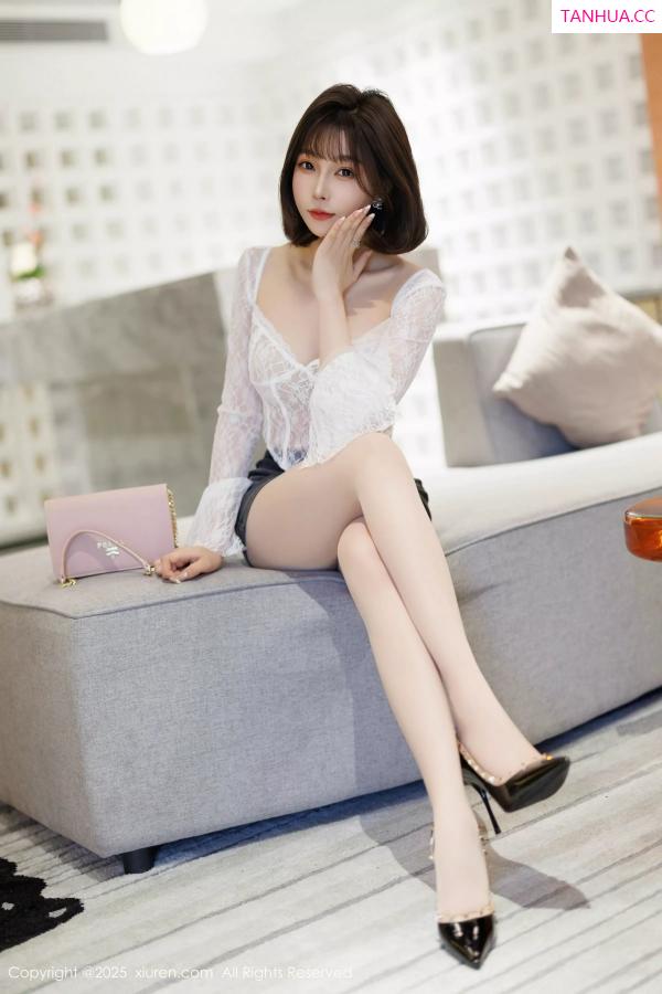 陈芝 芝芝Booty [XiuRen]高清写真图 2025.04.03 No.10113 徐莉芝Booty 诱人白袜第10张图片